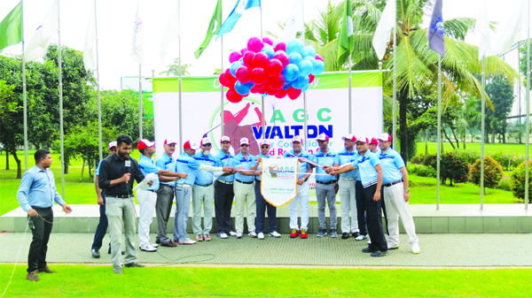 Vice-President of Walton Group SM Nurul Alam Rezvi inaugurating the AGC-Walton Air Conditioner Eid Reunion Cup Golf Tournament by releasing the balloons at the Army Golf Club in Dhaka Cantonment on Friday.