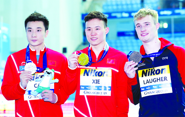 Gold medalist China's Xie Siyi (centre) stands with compatriot and silver medalist Cao Yuan and bronze medalist Britain's Jack Laugher (right) following the men's 3m springboard diving final at the World Swimming Championships in Gwangju, South Korea o