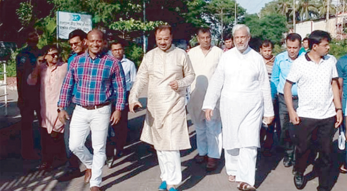 CCC Mayor AJM Nasir Uddin and Chairman of Chattogram Development Authority (CDA) Jahirul Alam Dobash visiting the sites of outer ring road aimed at constructing loop of Ring Road flyover on Friday evening.