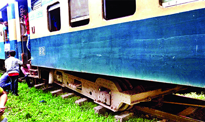 Rail communications on Dhaka-Sylhet section remained suspended for an hour as a compartment of Dhaka bound intercity train veered off tracks while in Kulaura upazila on Saturday.