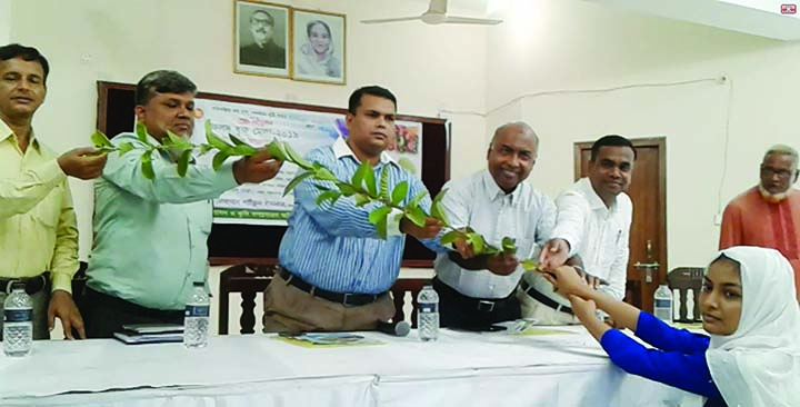 BANCHHARRAMPUR (Brahmanbaria): Md Nurul Islam, Chairman, Banchharampur Upazila distributing saplings among the students at Upazila Parishad Auditorium marking the three day-long Fruits, Tree Fair as Chief Guest yesterday.