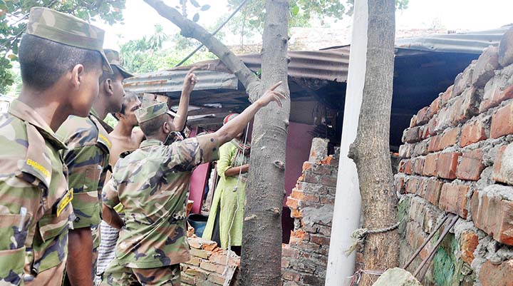 Bangladesh Army, launched eviction drive against the illegal occupants at Chaktai canal to implementing the 'Mega Project' to reduce the water- logging in Chattogram on Monday.