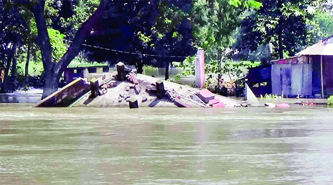 GAIBANDHA: Two hundreds dwelling houses and one school building have been flooded as Flood Protection Dam at Fulchhari Upazila was washed away on Tuesday.