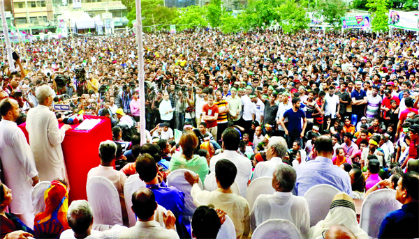 BNP Secretary General Mirza Fakhrul Islam Alamgir addressing a huge rally at Shaheed Hadish Park of Khulna on Thursday demanding early release of party Chairperson Begum Khaleda Zia.