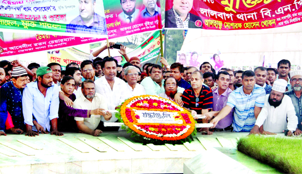 BNP Secretary General Mirza Fakhrul Islam Alamgir, along with party colleagues paying tributes to Shaheed President Ziaur Rahman placing floral wreaths at his mazar on Friday on the occasion of release of the party's Joint Secretary General Habib Un Nab