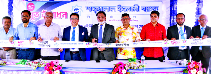Alhaj Mohiuddin Ahmed, Director of Shahjalal Islami Bank Ltd, inaugurating it's 125th branch at Arani Bazar under Bagha Upazila in Rajshahi District on Thursday. Additional Managing Director Abdul Aziz, Arani Municipality Mayor Md Muktar Ali, Managing Di