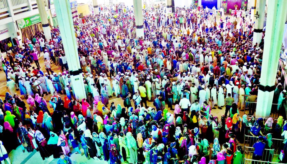 Thousands of people in a long queue at the Kamalapur Railway station counters to collect advance train tickets on the 5th consecutive day on Friday to celebrate Eid-ul-Azha with their relatives at village homes.
