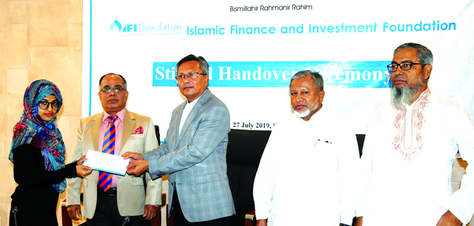 SM Bakhtiar Alam, Chairman of Islamic Finance and Investment Foundation (IFIF), distributing stipend to the underprivileged meritorious students at the company's head office in the city on Saturday. AZ M Saleh, CEO of Islamic Finance and Investment Limit