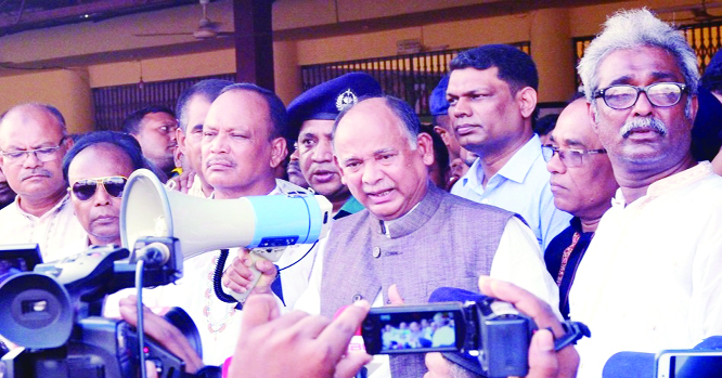 RANGPUR: Railway Minister Advocate Nurul Isalm Sujon MP addressing a gathering during his visit to Rangpur Railway Station on Friday afternoon.