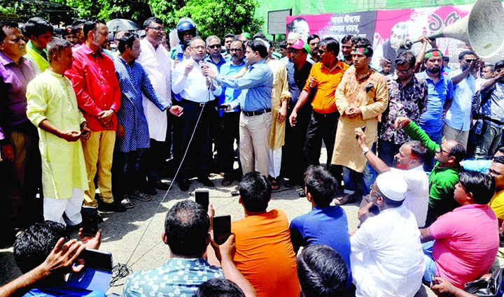 Activists of Pourashava Service Association ended their sit-in after assurance given by the LGRD and Cooperatives Minister Tajul Islam to meet its demands.