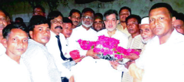 Office- bearers of newly elected committee of East Guzra Union Awami League handing over bouquet to the lawmaker ABM Fazle Karim Chowdhury at latter's residence in city recently.