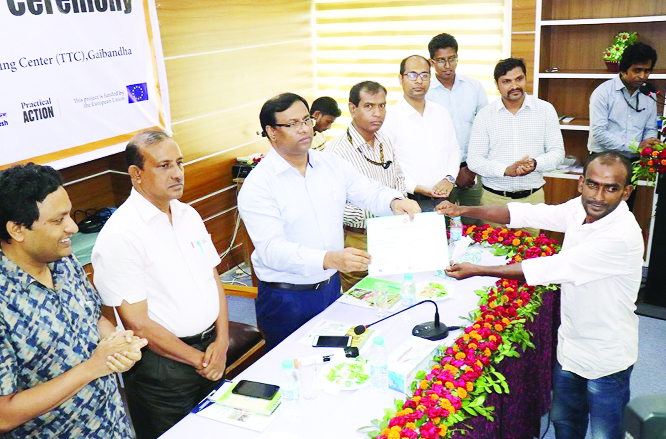 GAIBANDHA: Abdul Motin, DC distributing certificates among the trainees at Technical Training Centre (TTC) Conference Room at Farazipara on Tuesday.