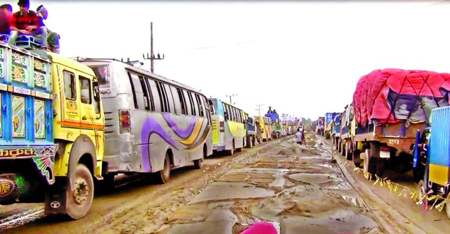 Thousands of vehicles got stuck in the 40 km long tailback on Dhaka-Tangail Highway, causing, immense sufferings to commuters and Eid holidaymakers. This photo was taken from Tangail Alenga area on Friday.