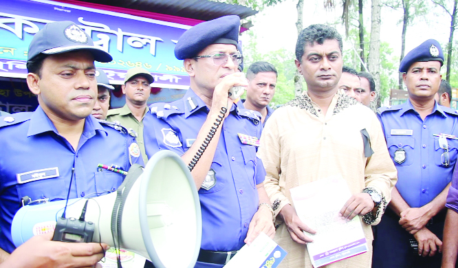 PATUAKHALI: DIG of Police Md Shafiqur Rahman speaking at a cattle market after visiting Control room of District Police yesterday .