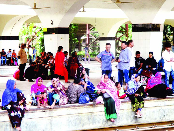 Home-bound passengers remain stranded for hours due to train schedule disturbance. The snap was taken from the city's Kamalapur Railway Station on Saturday.