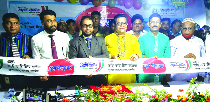 SM Jaglul Hayder, MP, inaugurating an agent banking outlet of Islami Bank Bangladesh Ltd at Nurnagar Bazar under Shyamnagar Upazila of Satkhira district recently. Md Maksudur Rahman, Executive Vice President and Head of Khulna Zone and Md Mesbah Uddin, He