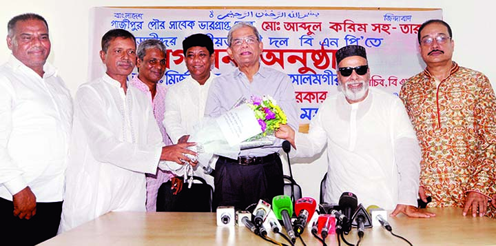Former Acting Mayor of Gazipur Pourashava Abdul Karim along with his some associates joined BNP by giving bouquet to the party Secretary General Mirza Fakhrul Islam Alamgir at the party's Gulshan office in the city on Saturday.