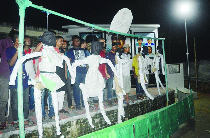 ULIPUR (Kurigram): Sheikh Russel Jatiya Shishu Kishore Parishad, Kurigram District Unit arranged a symbolic execution on Sunday demanding hanging of all five fugitive convicted killers of Bangabandhu Sheikh Mujibur Rahman.