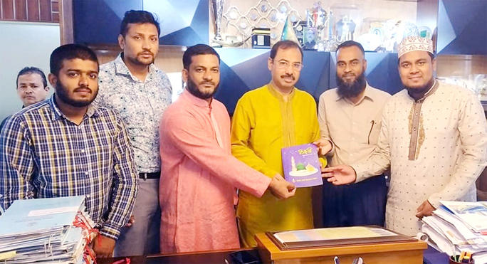 CCC Mayor A J M Nasir Uddin reciving a crest from leaders of Hijri Noboborsho Udjapon Parishad during a visit recently.