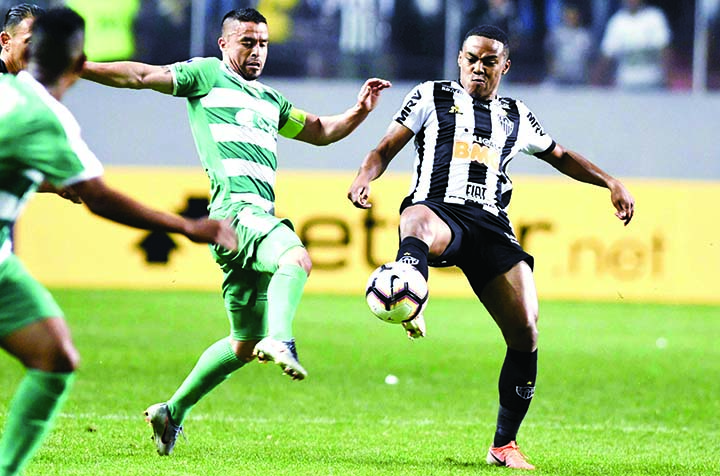 Stalin Motta of Colombia's La Equidad (left) fights for the ball with Elias of Brazil's Atletico Mineiro during a Copa Sudamericana soccer match in Belo Horizonte, Brazil on Tuesday.