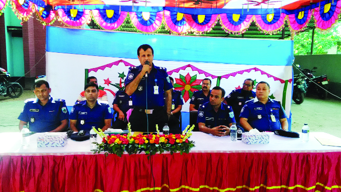 THAKURGAON: Md Moniruzzaman , SP, Thakurgaon speaking at a press conference on strict law to face the conflict at the opening day of the three day-long Ijtema yesterday.