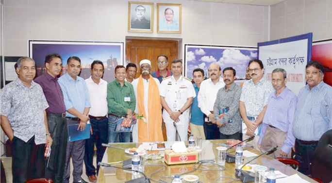 Office-bearers of Chattogram Press Club including its President Ali Abbas seen with the Port Chairman at Bandar Bhaban on Thursday following the view exchange meeting.