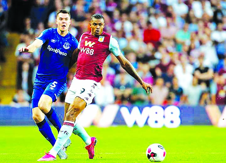 Aston Villa's Wesley (right) and Everton's Michael Keane run for the ball during the English Premier League soccer match between Aston Villa and Everton at Villa Park in Birmingham, England on Friday.
