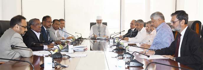 Anwar Hossain Chowdhury, Chairman, Board of Directors of Islamic Finance and Investment Limited (IFIL), presiding over its 255th meeting at its head office in the city on Sunday. S M Bakhtiar Alam, Vice-Chairman, Rezakul Haider, EC Chairman, Mohammed Nuru