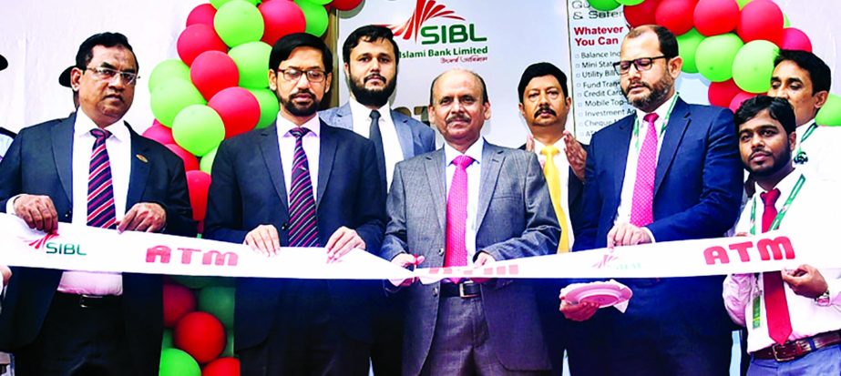 Quazi Osman Ali, Managing Director of Social Islami Bank Limited, inaugurating an ATM Booth at Agrabad in Chattogram on Sunday. Mohammad Forkanullah, Chattogram Regional Head, Sayed Md. Sohel, SVP, other senior officials of the bank and local elites were