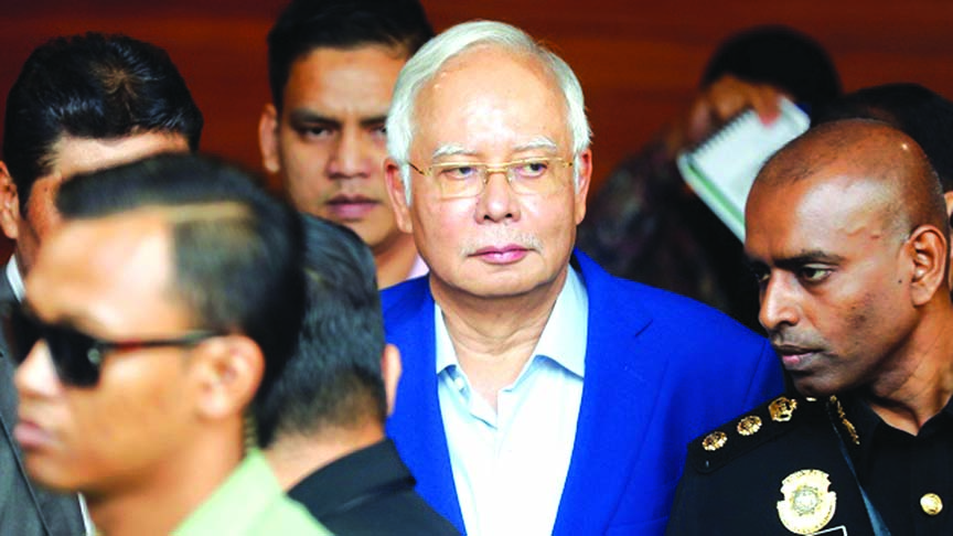 Former Malaysian Prime Minister Najib Razak,( center), arrives at Anti-Corruption Agency for questioning in Putrajaya, Malaysia. AP file photo