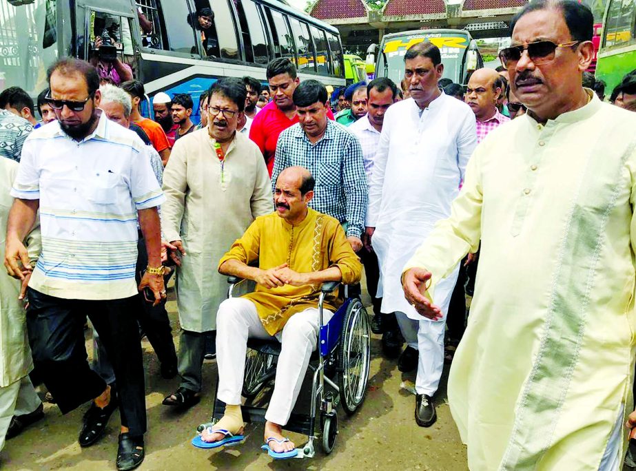 Mayor of Dhaka North City Corporation Atiqul Islam inspecting the aedes mosquito elimination drive in the city's Gabtali area on Wednesday.