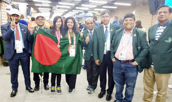 Executive Chairman of the NSDA Md. Faruque Hossain (2nd from right), poses with the competitors and Bangladesh delegation members on the concluding session of WorldSkills Competition 2019, at Kazan, Russia Tuesday evening.