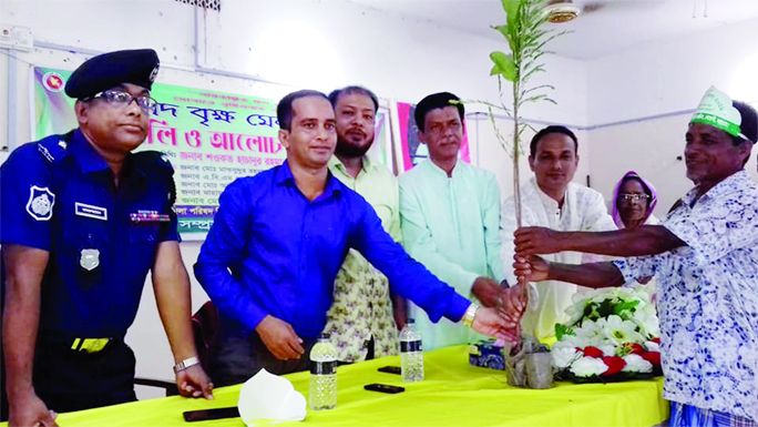 BETAGI (Barguna): Moksudur Rahman Forkan, Chairman, Upazila Parishad and Rajib Ahsan, UNO distributing saplings among the farmers marking the Tree Fair at Betagi Upazila Auditorium organised by Agriculture Extension Department on Wednesday.