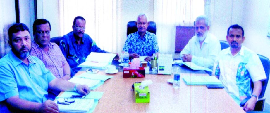 Md. Rezaul Karim, Chairman of Shippers' Council of Bangladesh, presiding over its 9th board meeting at its office in the city on Saturday. Ariful Ahsan, Senior Vice-Chairman and Arzu Rahman Bhuiyan, Afsar Uddin Ahmed, AKM Aminul Mannan, Md. Nurussafa Bab