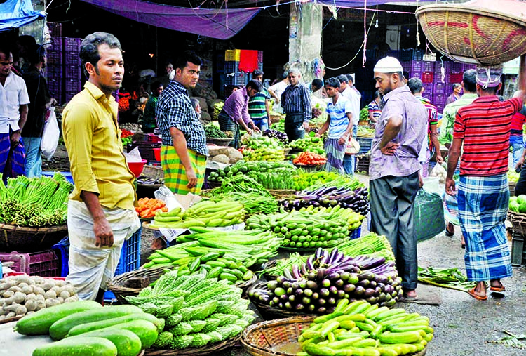 Price of vegetables remain high in Dhaka city's kitchen markets despite plenty of supply on Saturday.