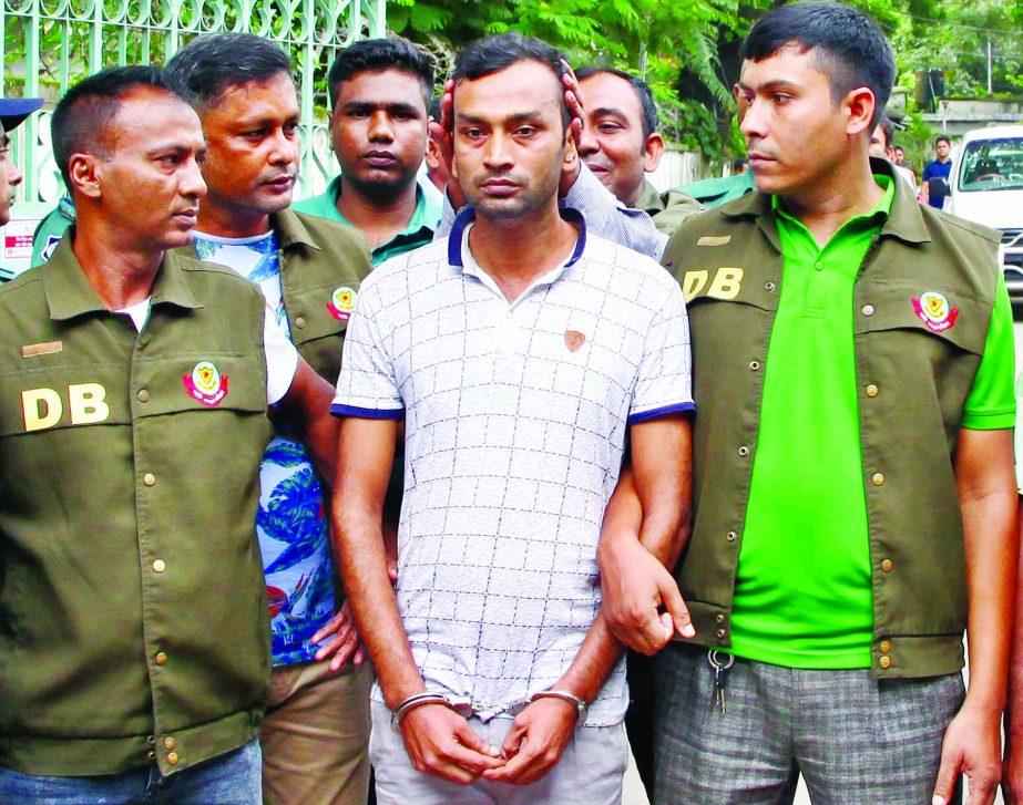 Detective Branch of Police nabbed one Nur Uddin Sumon in killing of a driver of Pathao from the city's Shahjahanpur area. The snap was taken from in front of DB office on Monday.