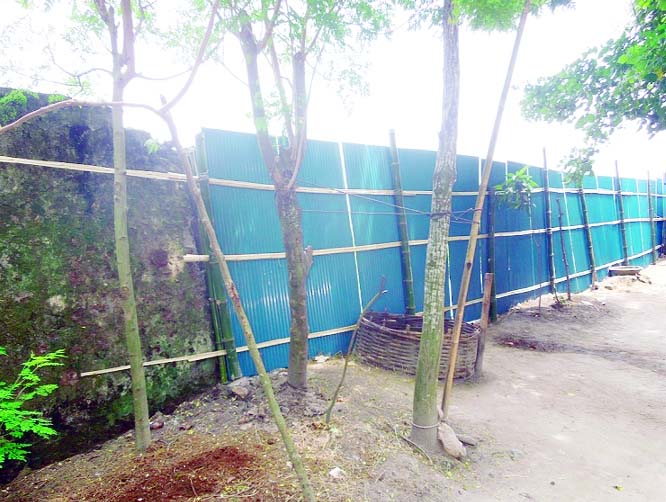 NILPHAMARI: A portion of boundary wall of Saidpur Airport collapsed at Poschim Para area of Bangalipur Union making security of Airport vulnerable on Sunday night.
