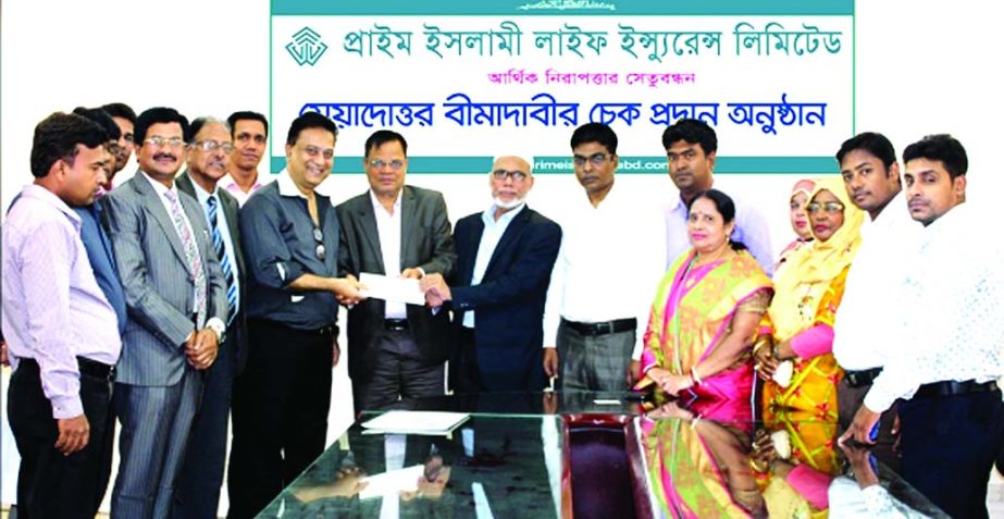 Nizam Uddin Ahmed, Chief Executive Officer (Current Charge) of Prime Islami Life Insurance Ltd (PILIL), handing over maturity claim cheque amounting Tk 61,92,250 to policy holder Golam Kibria Juwardder at the company's Head Office in the city recently. C