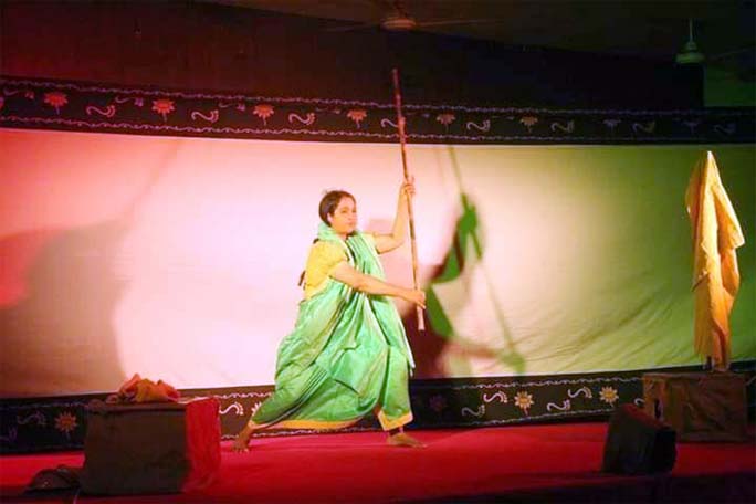 A View of the Lal Jamin, a monodrama narrating the history of Liberation War staged at Jagannath University on Monday.