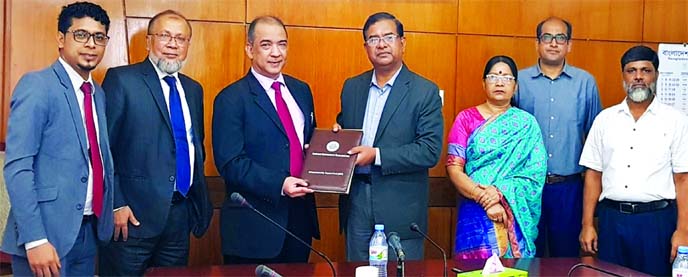 Muhammad Shafiq Bin Abdullah, CEO of ICB Islamic Bank Limited (ICBIBL) and Dipika Bhattacharjee, General Manager of Investment Corporation of Bangladesh (ICB), exchanging an agreement signing document on Entrepreneurship Support Fund (ESF) at ICB head off