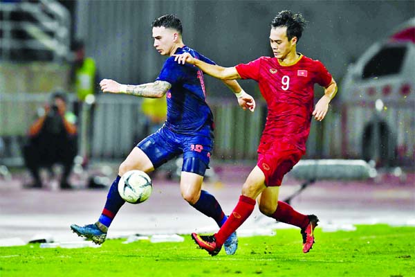 Thailand's Tristan Do (left) fights for the ball with Vietnam's Nguyen Van Toan during their World Cup Group G qualifying soccer match at Thammasat University stadium in Pathumthani province, Thailand on Thursday.