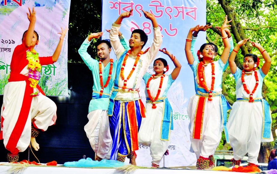 Satyen Sen Shilpi Gosthi performing dance at the Faculty of Fine Arts of DU on the occasion of Autumn festival 1426 on Friday.