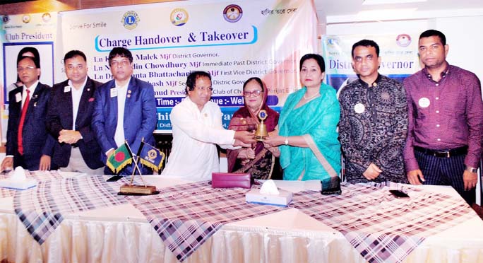 Parijat Elite taking over charge of Lions Club of Chattogram as President from District 315 B8 Governor Lions Kamrul Malek at a ceremony at Well Park Restaurant recently.
