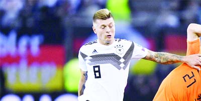 Germany's Toni Kroos fights for the ball with Holland's Frenkie de Jong (right) during the Euro 2020 group C qualifying soccer match between Germany and Holland at the Volksparkstadion in Hamburg, Germany on Friday.