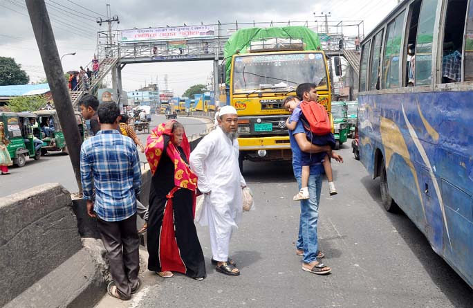 Pedestrians at Port City crossing road by risking life despite having Foot Over Bridge. This snap was taken from Cornehat Kancha Bazar yesterday.