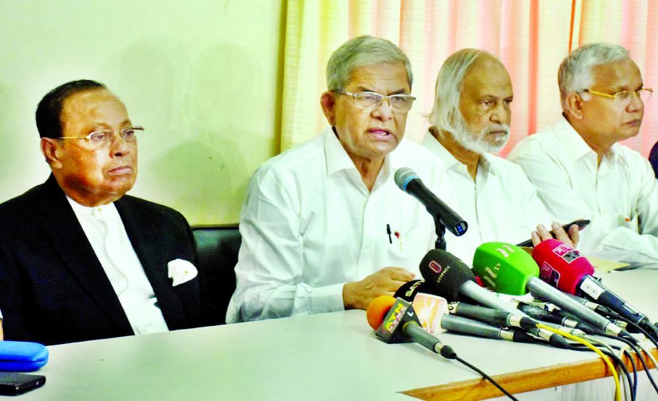 BNP Secretary General Mirza Fakhrul Islam Alamgir addressing a press conference at Nayapaltan Party office yesterday.