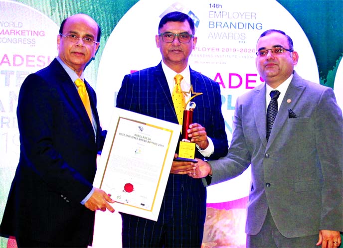 Ziaul Karim, Head of Communications and External Affairs of Eastern Bank Limited, receiveing the Bangladesh Best Employer Brand Award-2019 organised by Employer Branding Institute at Pan Pacific Sonargaon in the city on Sunday.