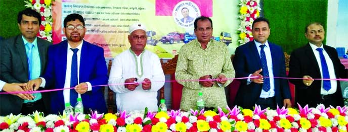 Md. Mizanoor Rahman, DGM and Head of Dealer Network of Nitol Motors Limited, inaugurating its Channel partner showroom at Karnophuli in Chattogarm on Monday. Faruk Chawdhury, Karnophuli Upazila Chairman, Parvez Siddiqui , Area President, B M Murad Hussain