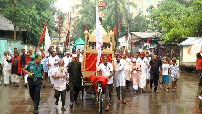 BARISHAL : A Tazia and mourning procession was brought out in Barishal city on the occasion of the Holy Ashura on Tuesday.