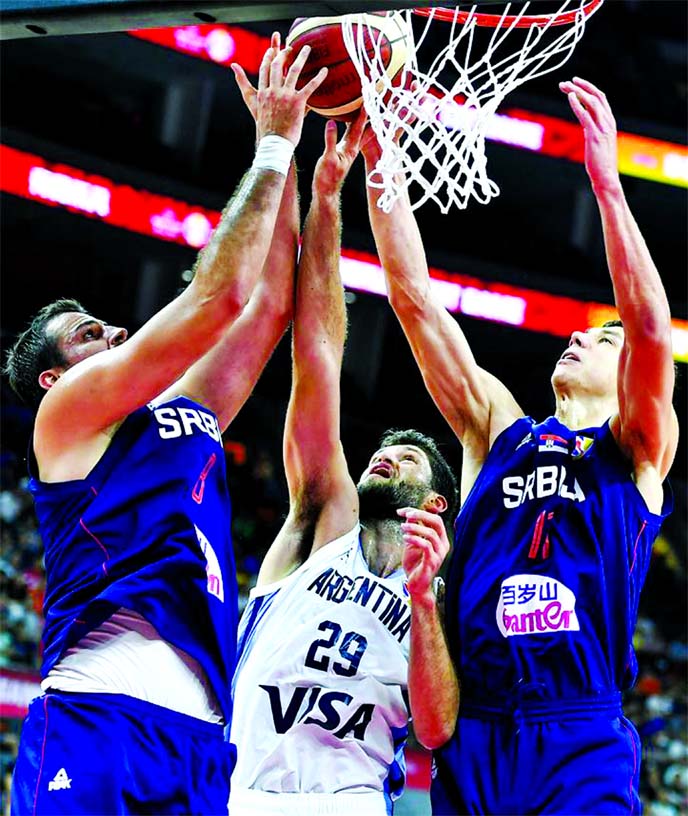Nemanja Bjelica (left) and Vladimir Lucic (right) of Serbia vies with Patricio Garino (center) of Argentina for a rebound during the quarter-final match between Argentina and Serbia at the 2019 FIBA World Cup in Dongguan, south China's Guangdong Province